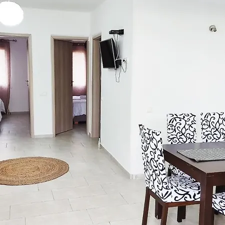 Villa Avalon Cosy Apartments, Minimal With Shared Swimming Pool