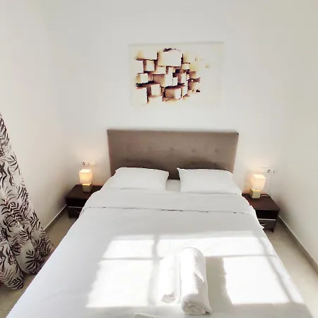 Avalon Cosy Apartments, Minimal With Shared Swimming Pool Villa *