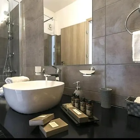 Avalon Cosy Apartments, Minimal With Shared Swimming Pool Villa