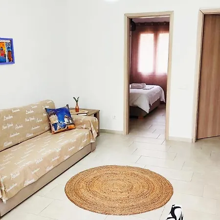 Avalon Cosy Apartments, Minimal With Shared Swimming Pool *