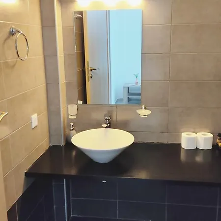 Avalon Cosy Apartments, Minimal With Shared Swimming Pool Villa *