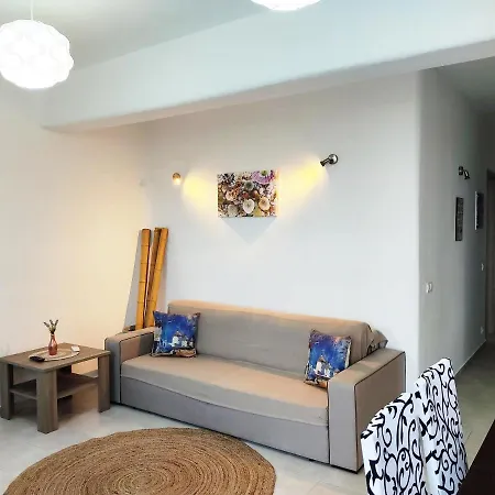 Avalon Cosy Apartments, Minimal With Shared Swimming Pool *