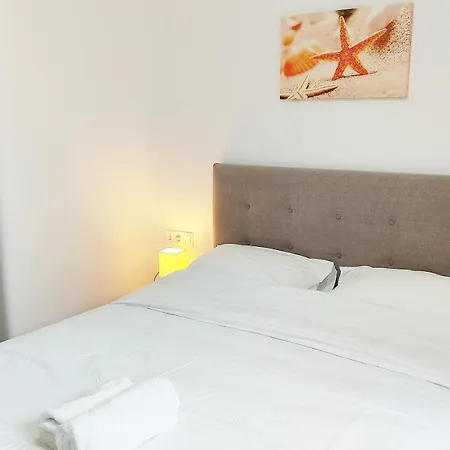 Avalon Cosy Apartments, Minimal With Shared Swimming Pool Villa *
