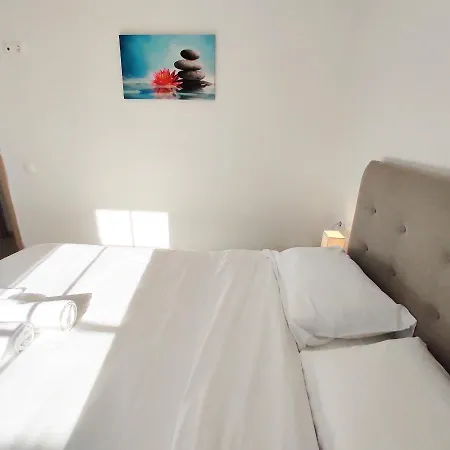 Villa Avalon Cosy Apartments, Minimal With Shared Swimming Pool