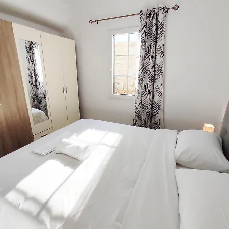 Avalon Cosy Apartments, Minimal With Shared Swimming Pool Villa *