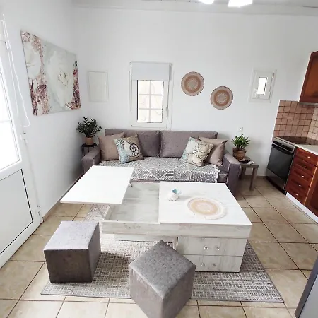 Avalon Cosy Apartments, Minimal With Shared Swimming Pool Villa *