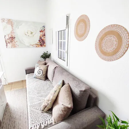 Avalon Cosy Apartments, Minimal With Shared Swimming Pool *
