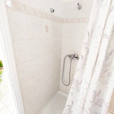 Avalon Cosy Apartments, Minimal With Shared Swimming Pool Villa *
