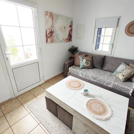 Avalon Cosy Apartments, Minimal With Shared Swimming Pool * Agrari (Mykonos)